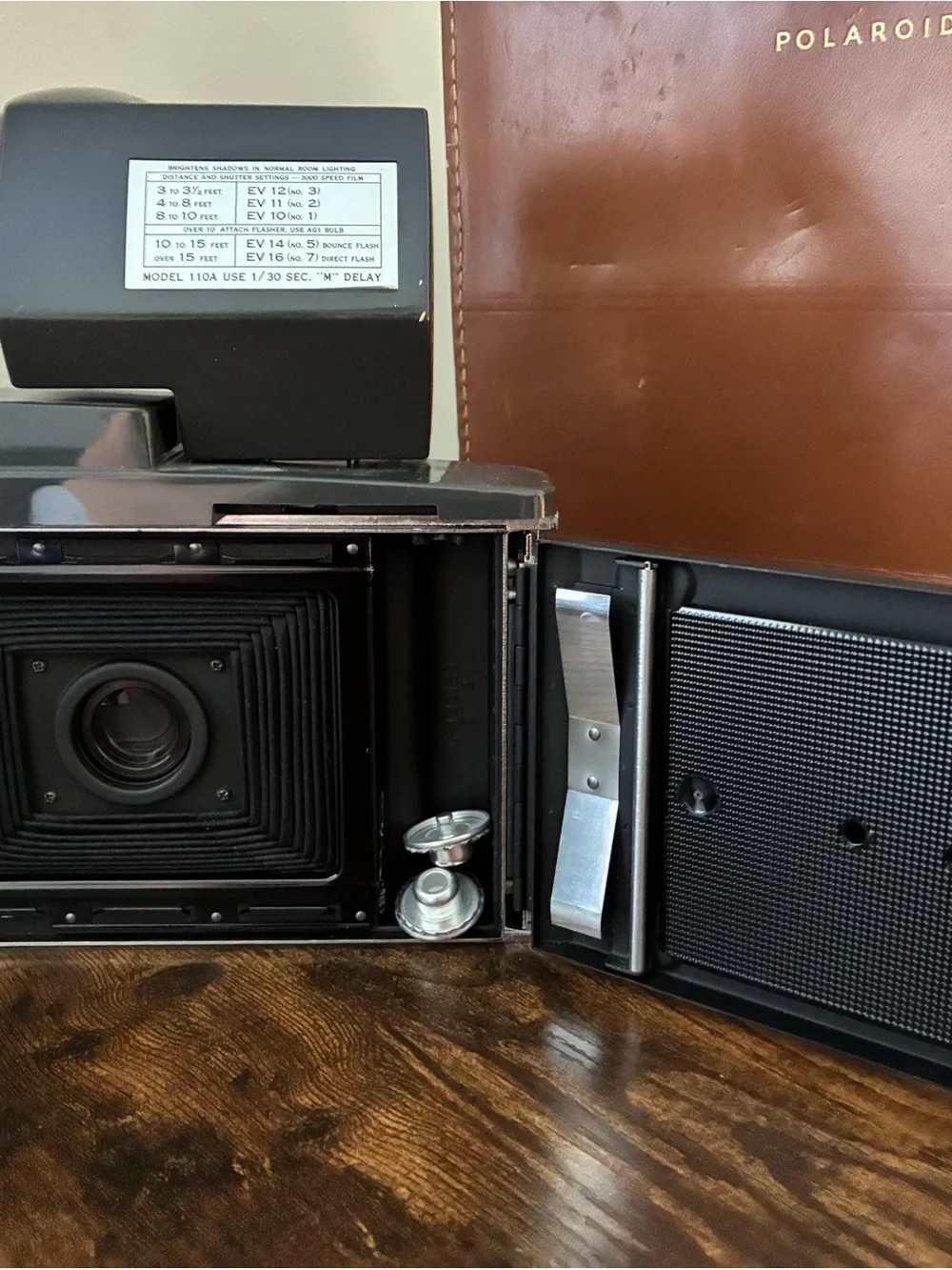 Polaroid Vintage Model 900 Electic Eye Land Camera Set w/ Leather Carrying Case